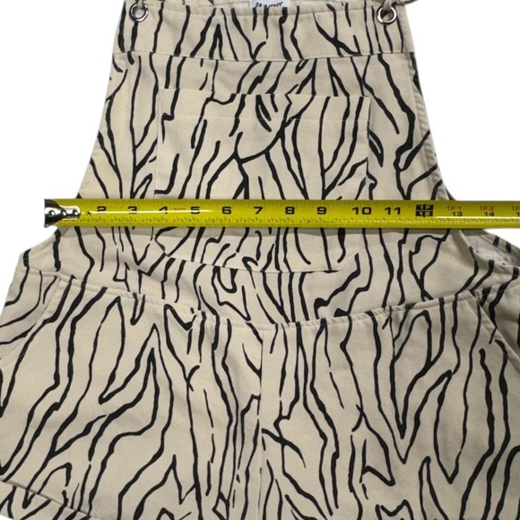 Princess Polly size 0 Utopia black and crème colored romper in great condition! - Picture 6 of 9